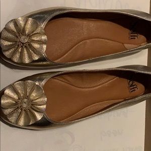 8.5 Sofft brand flats